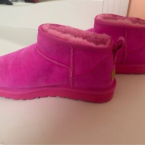 UGG Women Classic Ultra Mini